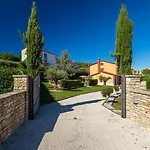Villa Beautiful Parenzana With Pool In