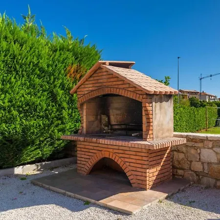 Βίλα Beautiful Parenzana With Pool In Vižinada