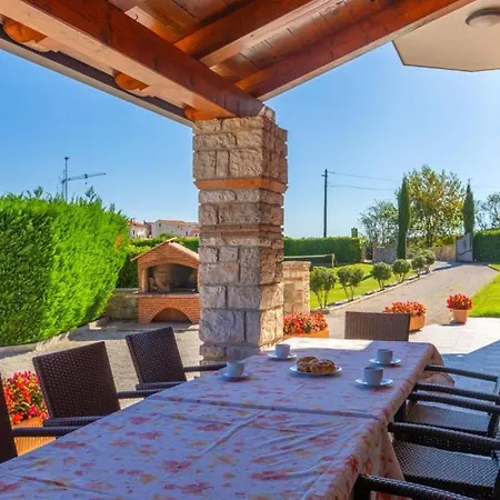 Beautiful Parenzana With Pool In Βίλα