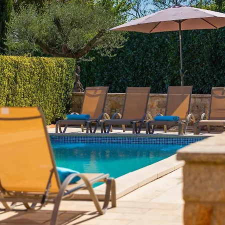 Beautiful Parenzana With Pool In Villa