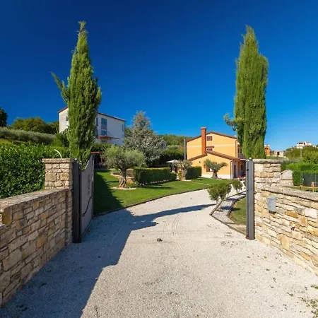 Villa Beautiful Parenzana With Pool In *