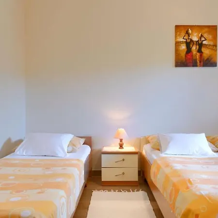 Beautiful Parenzana With Pool In * Vizinada