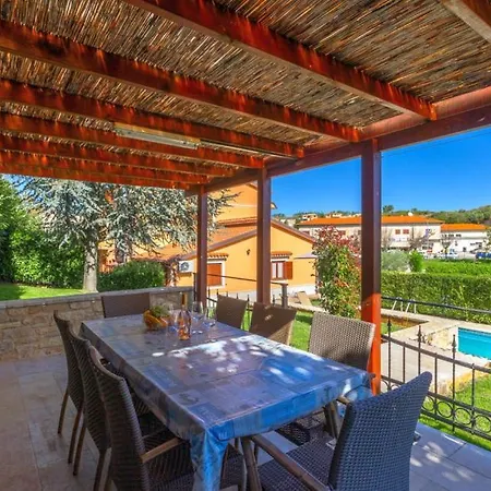 Beautiful Parenzana With Pool In Vizinada