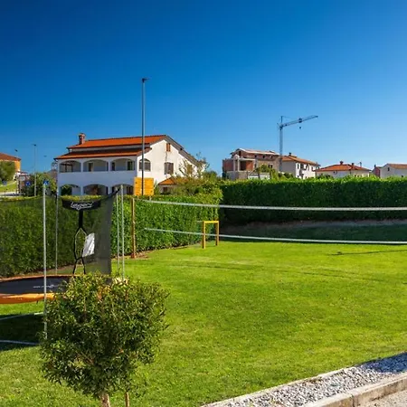 Beautiful Parenzana With Pool In *