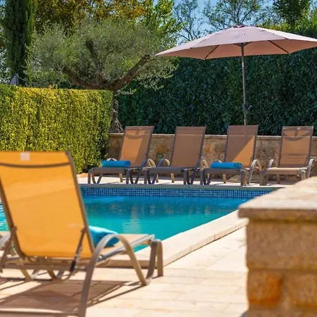 Beautiful Parenzana With Pool In Villa