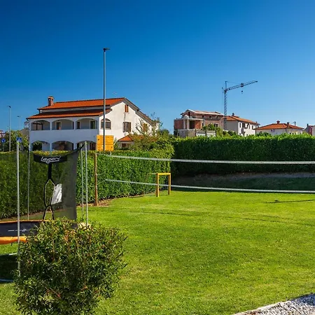 Beautiful Parenzana With Pool In Vila *