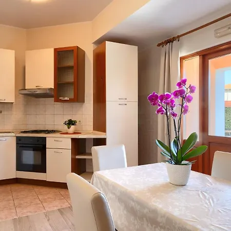 Beautiful Parenzana With Pool In * Vižinada