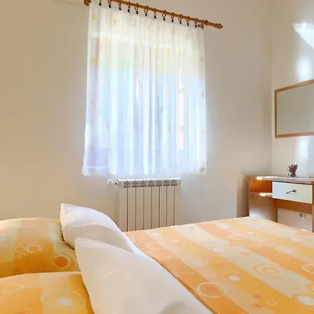 Beautiful Parenzana With Pool In