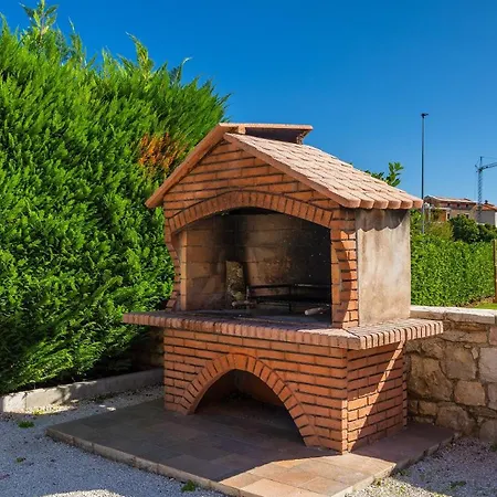 Beautiful Parenzana With Pool In Vižinada