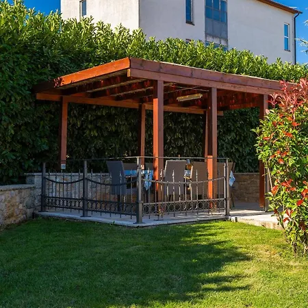Beautiful Parenzana With Pool In *