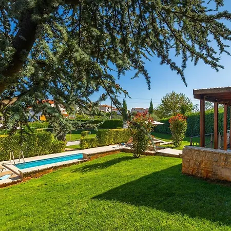 Beautiful Parenzana With Pool In * Vižinada