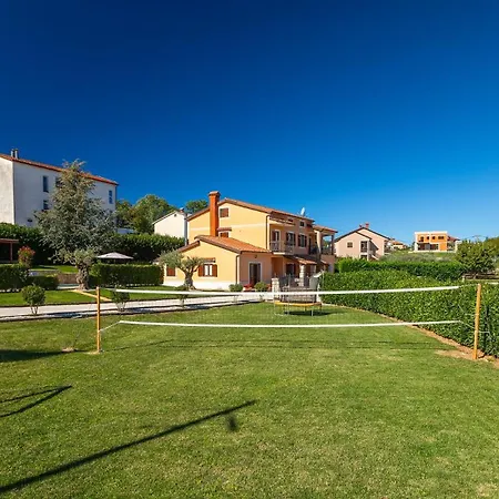 Beautiful Parenzana With Pool In Villa Vižinada