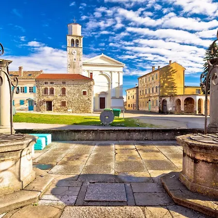 Vila Beautiful Parenzana With Pool In Vižinada